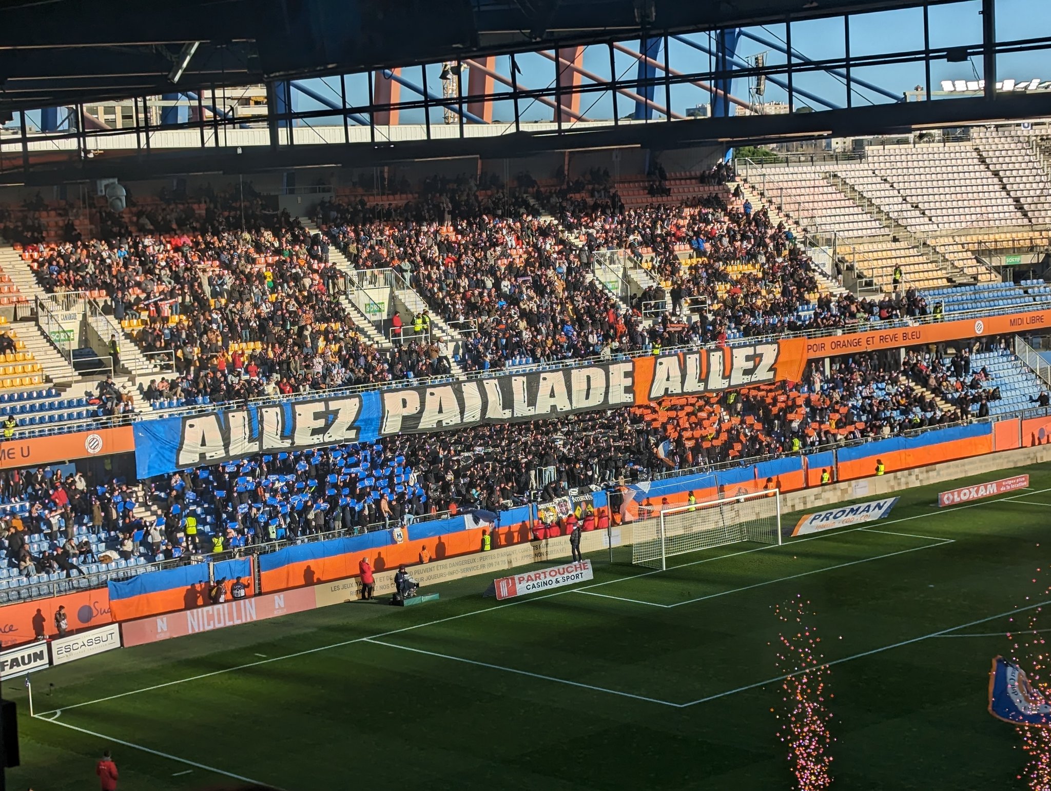 [MHSC-OL] La (bonne) Affluence Face à L’Olympique Lyonnais Et Le Tifo ...